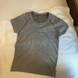 Lululemon swiftly tech short sleeve waist length shirt, size 6